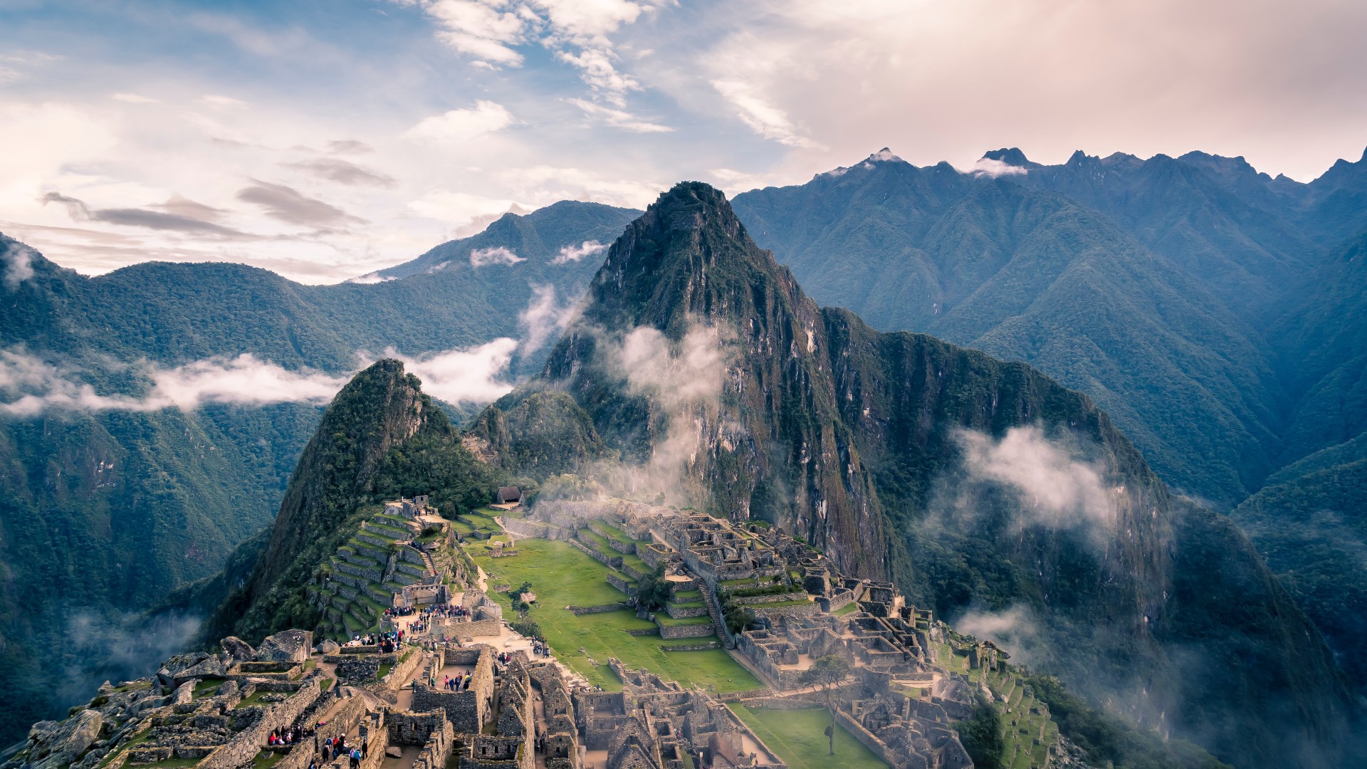 Trekking the Andes: Exploring Peru’s Breathtaking Natural Landscapes and Wildlife