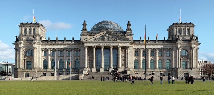 Steel, Glass, and Soul: How Modern Architecture Shapes Berlin’s Art Scene